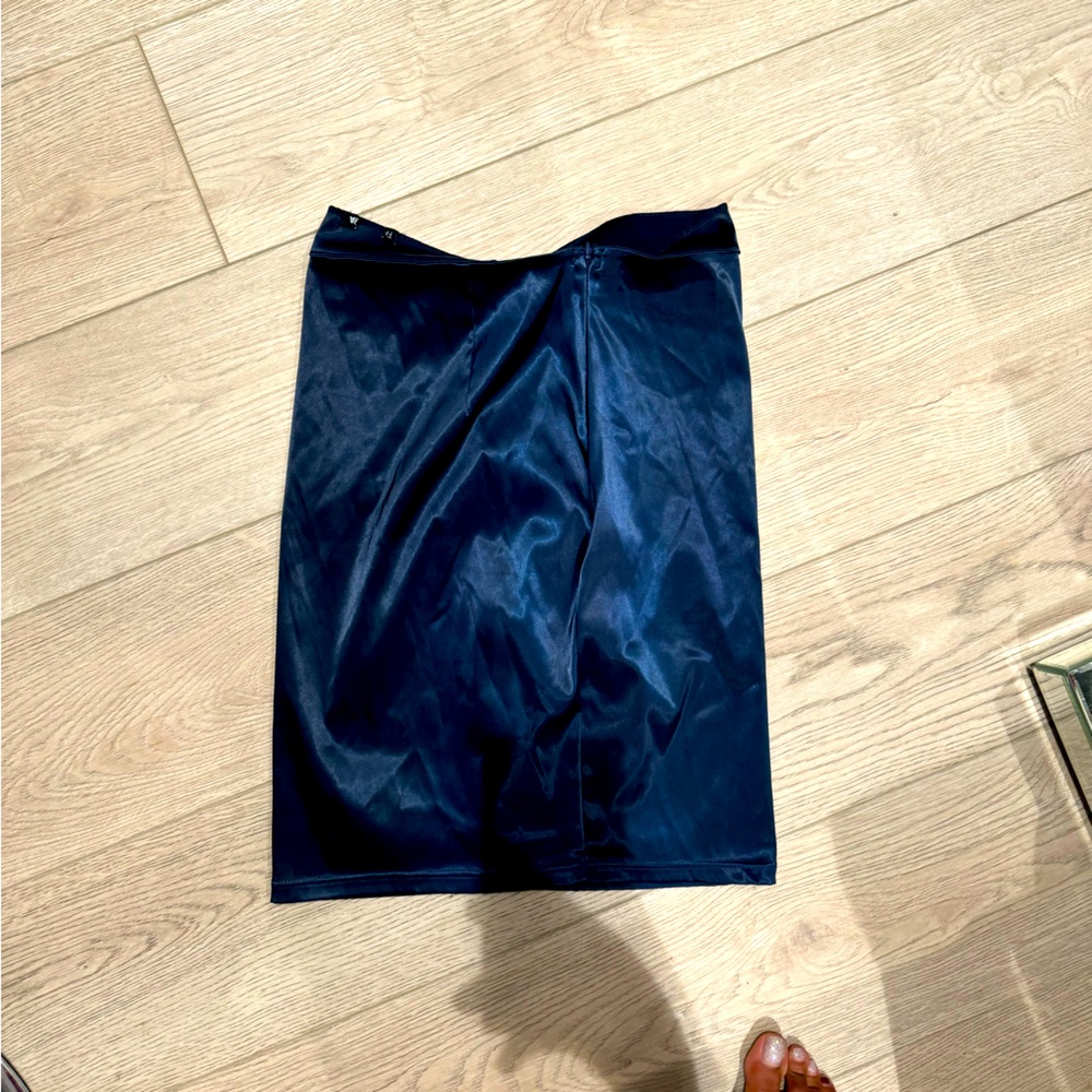 Silky navy blue pencil skirt